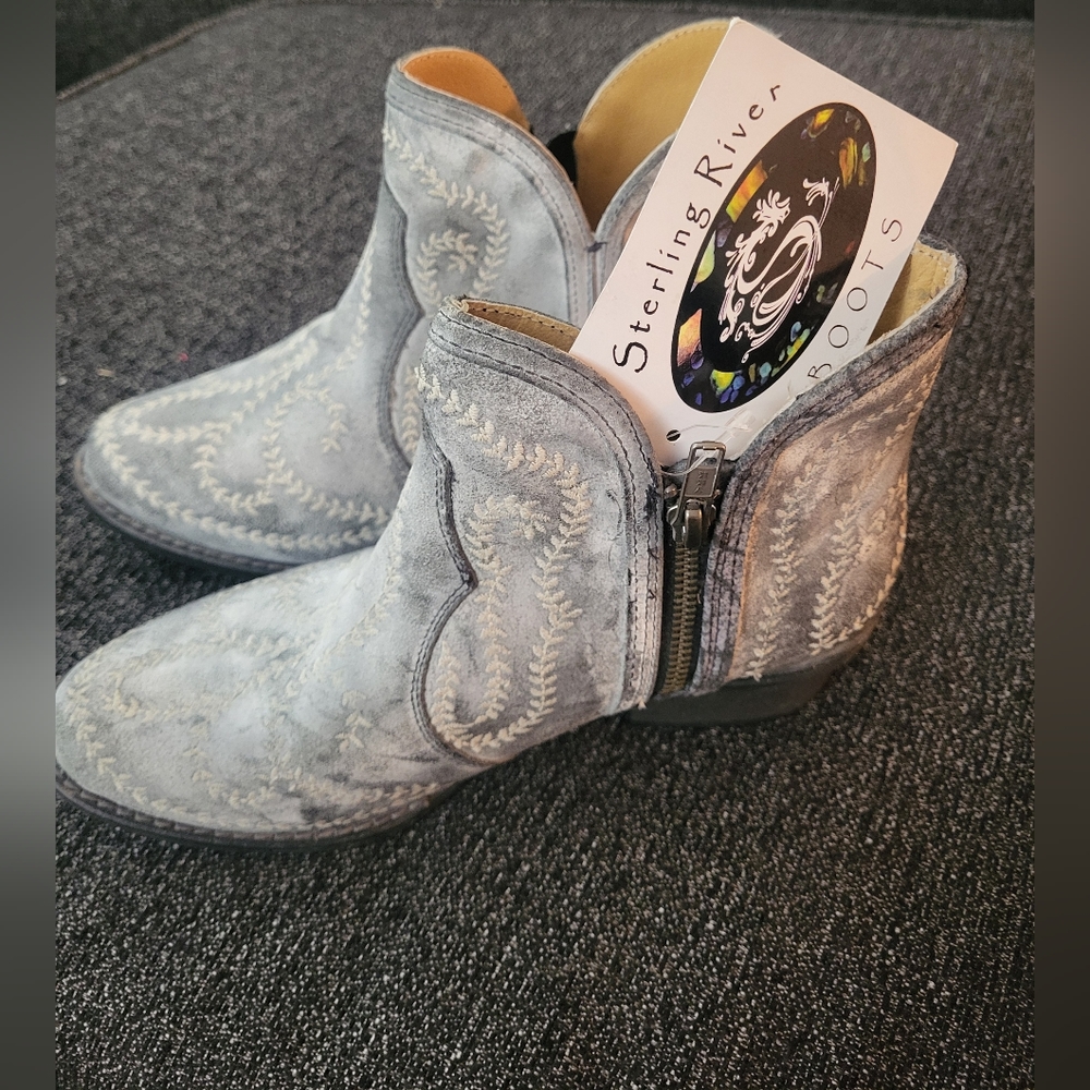 NWT Sterling River women's boots 7.5. Grey